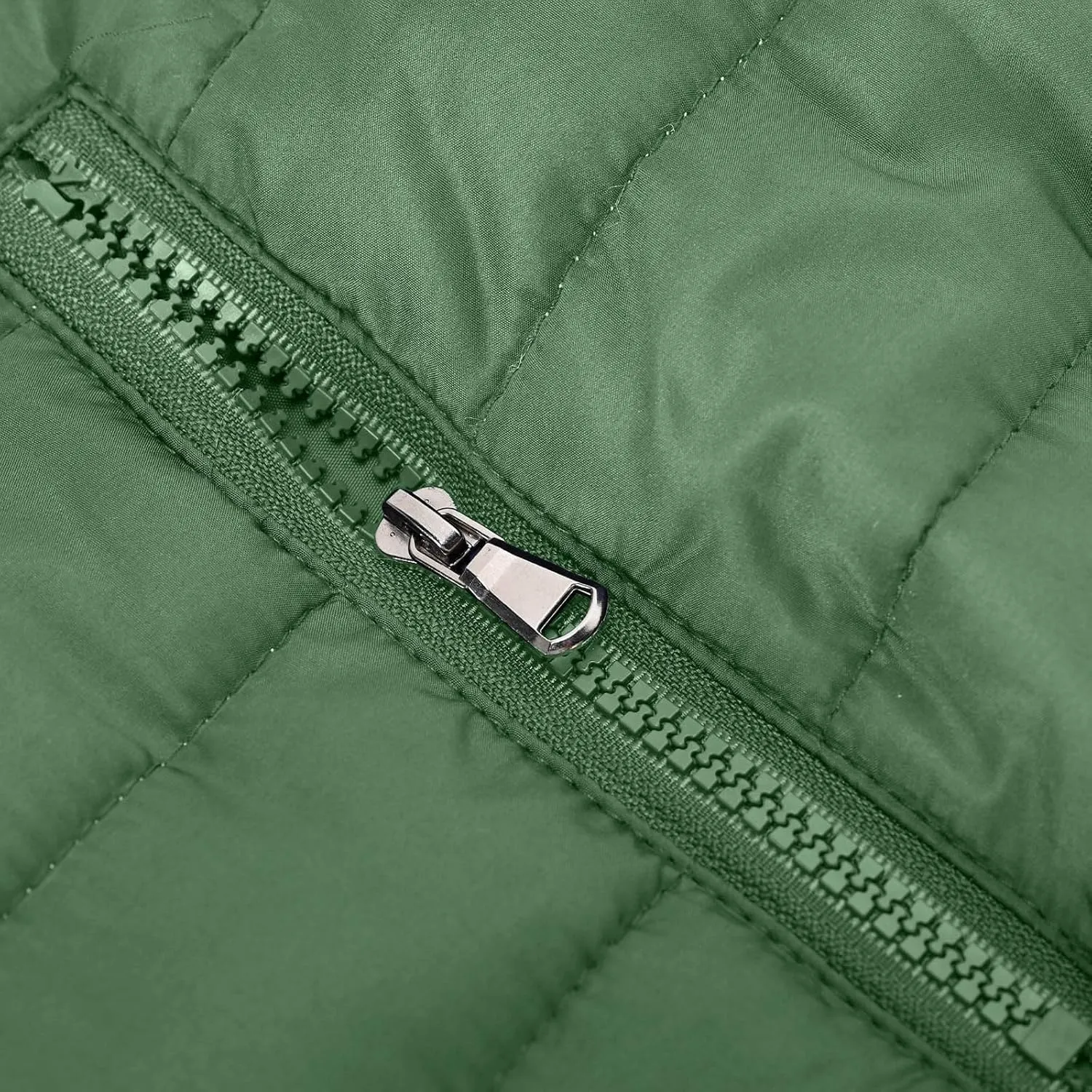 Men's Packable Puffer Jacket Waterproof Hooded Down Coats Quilted Warm Winter Jackets with Zipper Pockets
